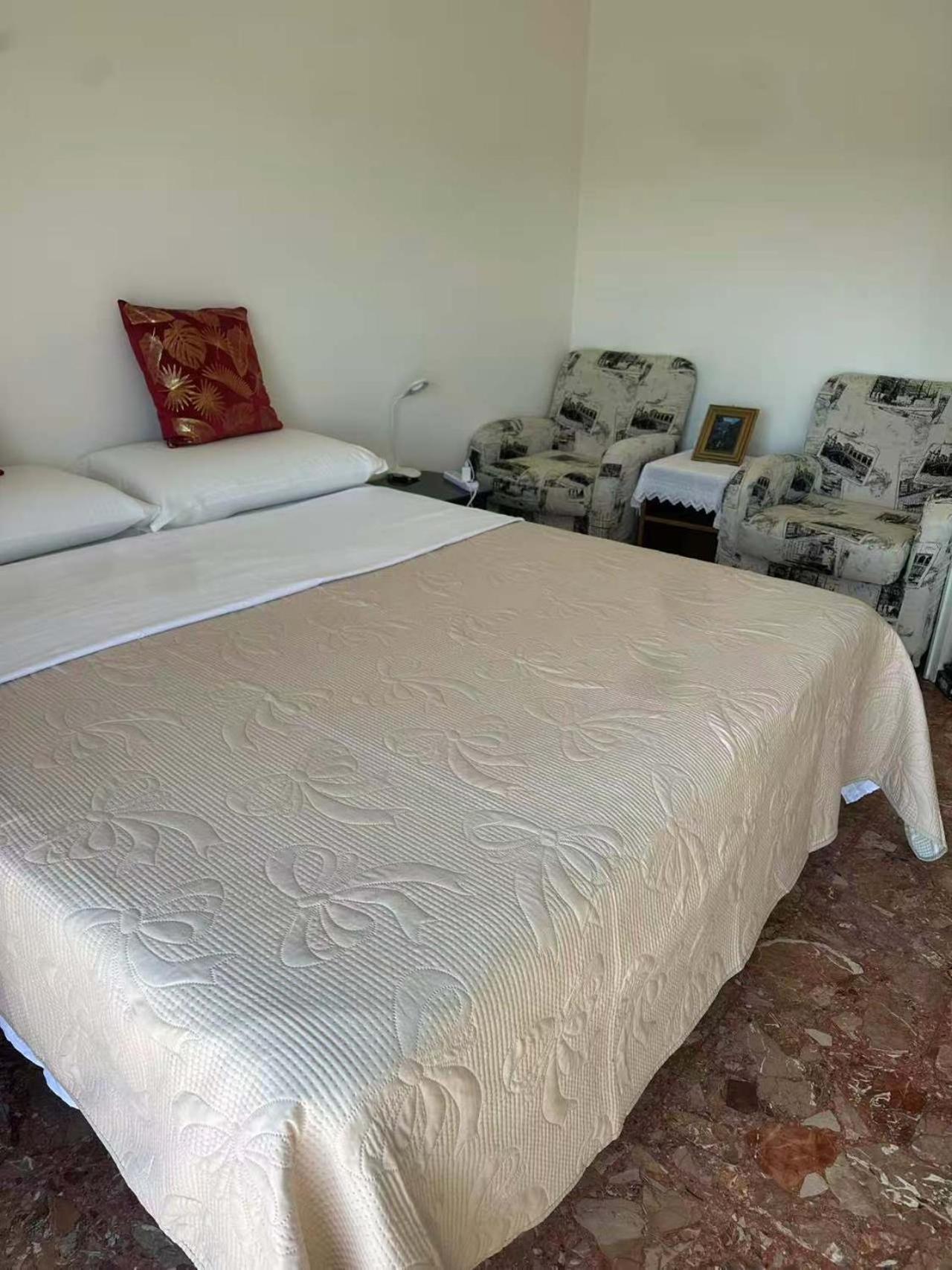 Stazione Nana House Habitación en casa particular